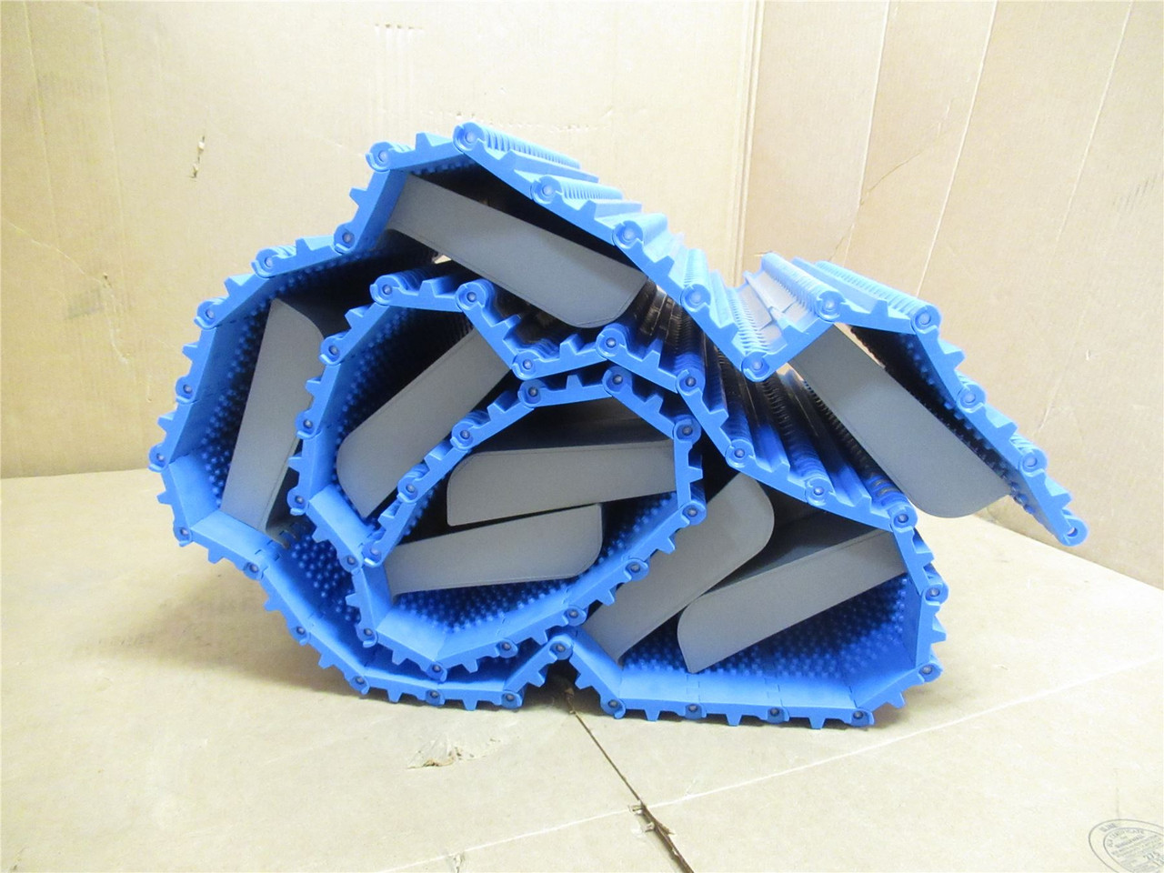 Intralox 800FENUBTOPGPPW/BKTS; Flighted Flat Belt; 16"W x 9'L