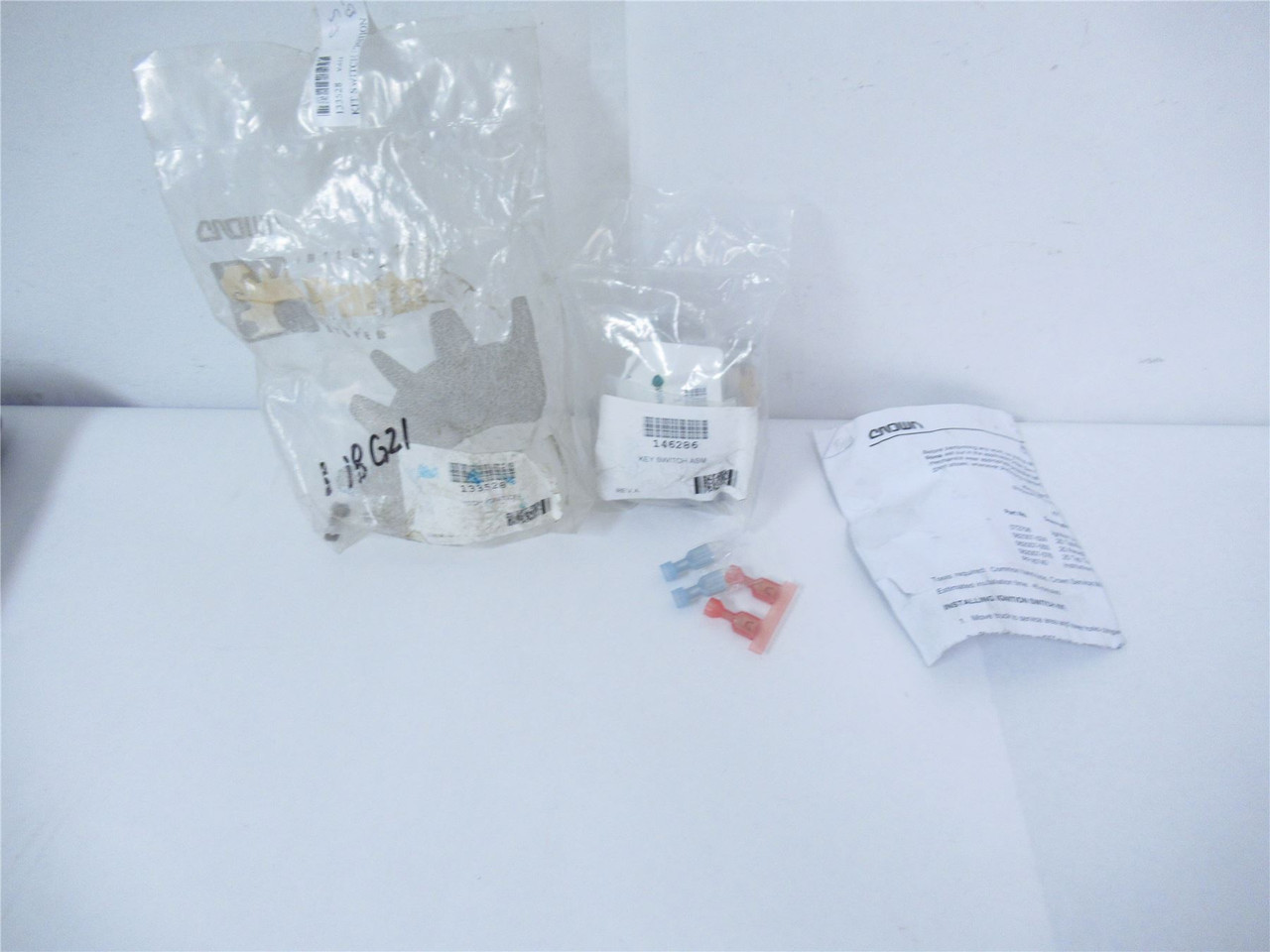 Crown 133528; Fork Lift Key Switch Assembly