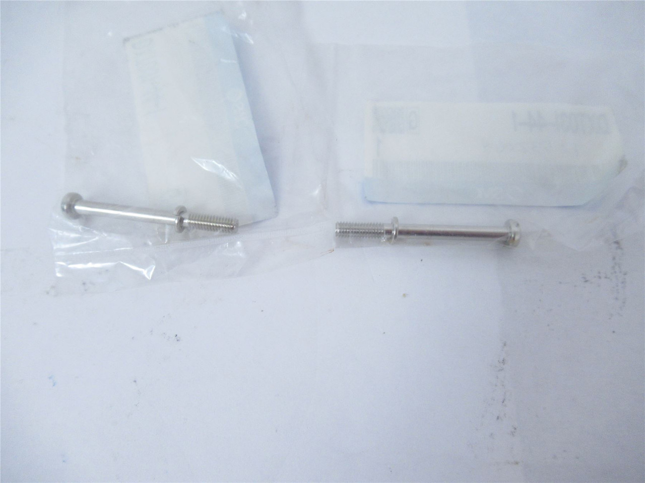 SMC DXT031-44-1; Lot-2 RoundHead CombinationScrew m4x0.7x39.5