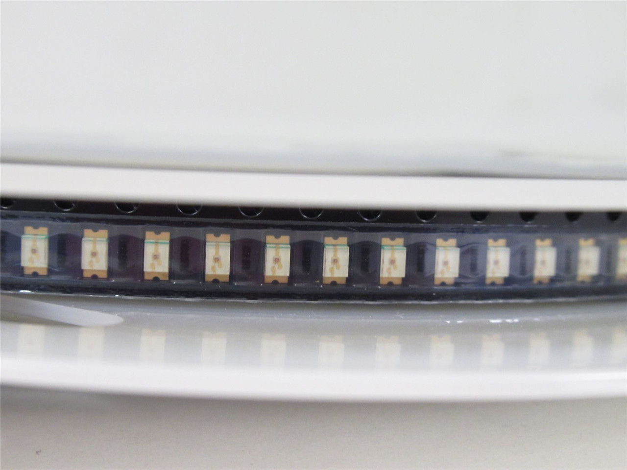 Lite-On LTST-C150GKT; Lot-2000 Green LED 2-Pin Chip
