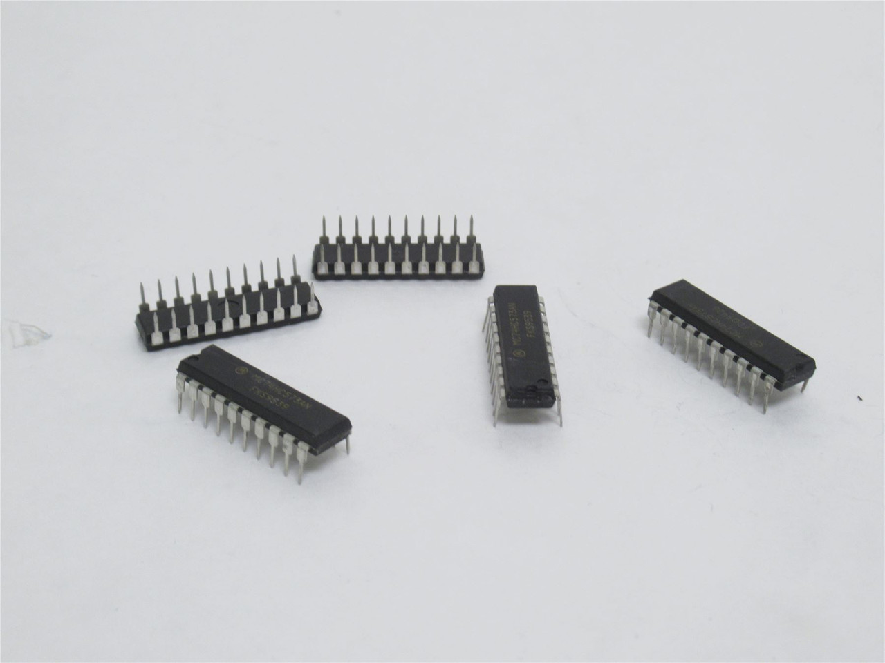 Onesemi MC74HC573AN; Lot-5 Transparent Latch;  2-6V