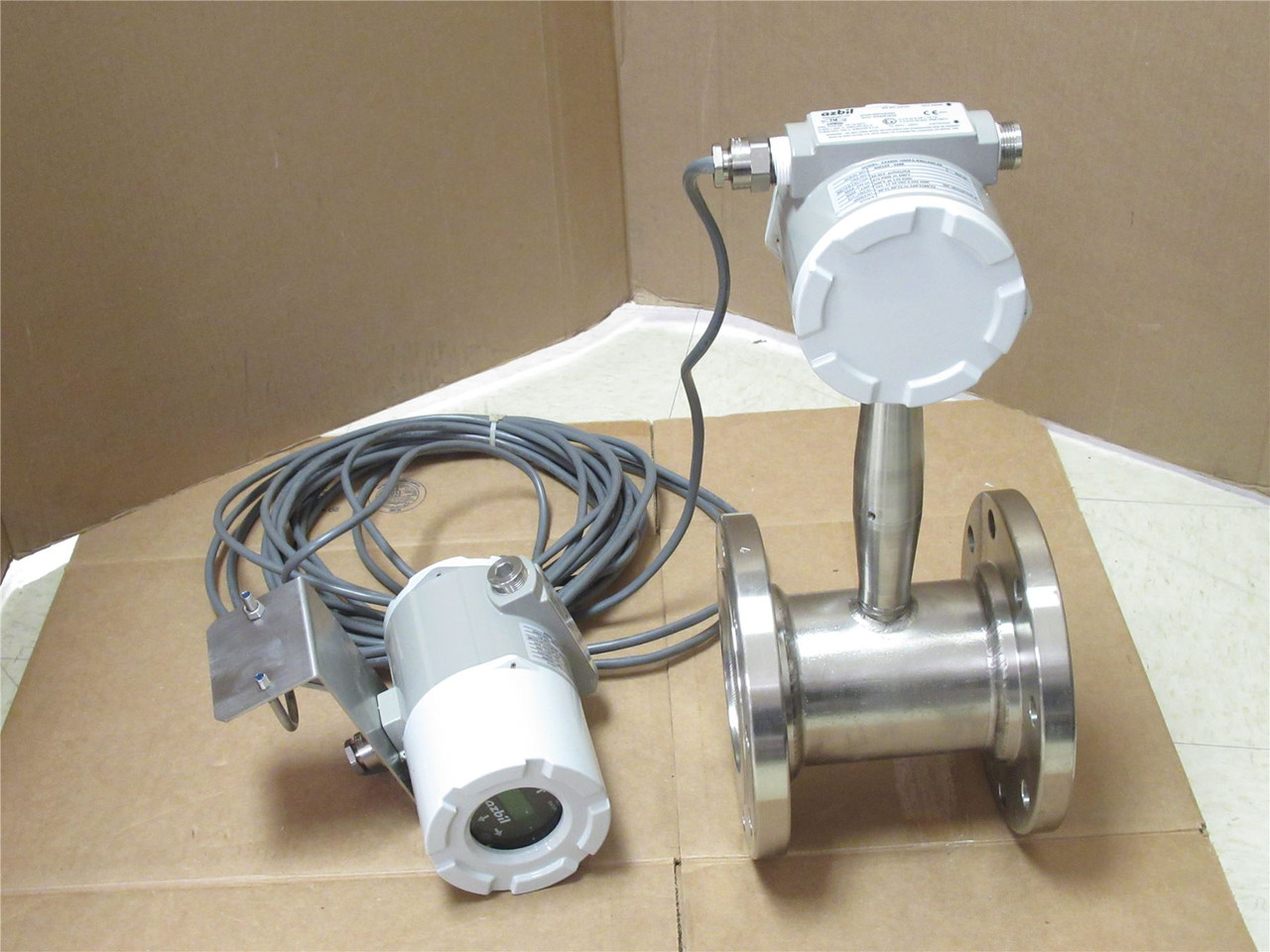 Azbil AX2200-100SFA-R4D1ASX-XX; Vortex Flow Meter; 12-36VDC