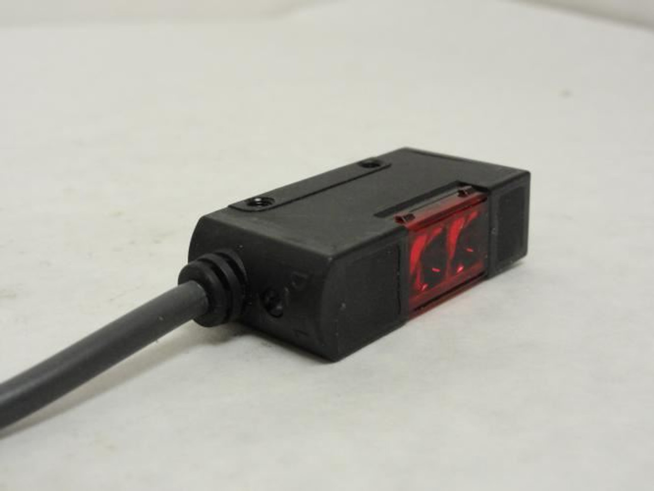 Omron E3S-R62; Photo Sensor; 10-30VDC; 2m Cable