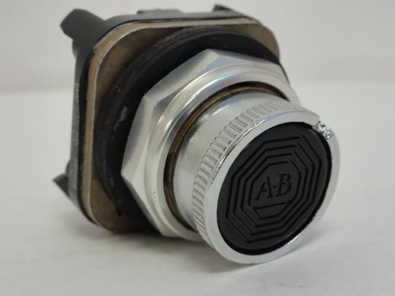 Allen-Bradley 800T-KD1; Operator Push button; 30.5mm; NO CONTACTS
