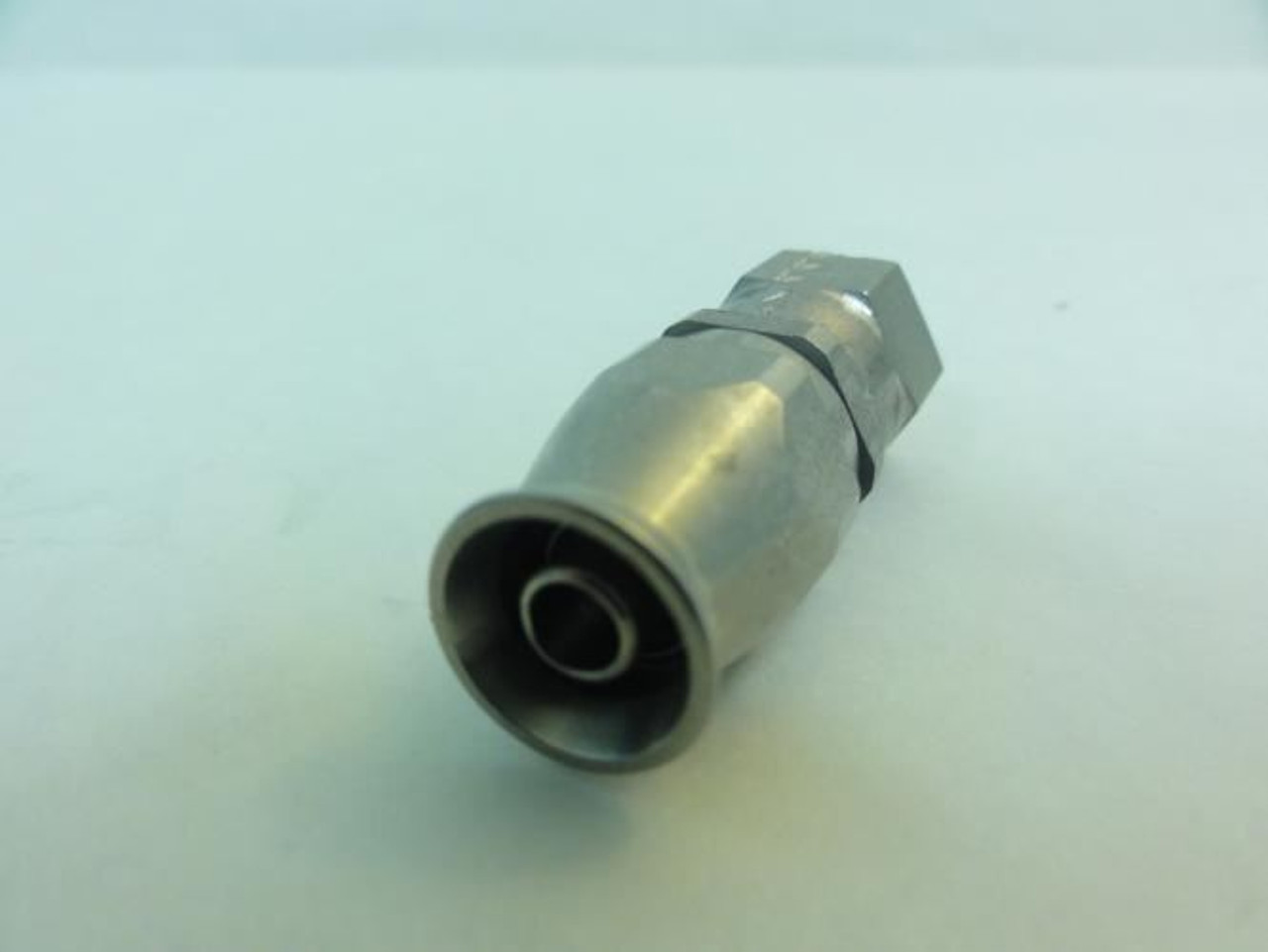 Eaton 190600-4C; Flare Swivel; SAE 37�(JIC); 1/4" Tube OD Eaton 190600-4C; Flare Swivel; SAE 37�(JIC); 1/4" Tube OD