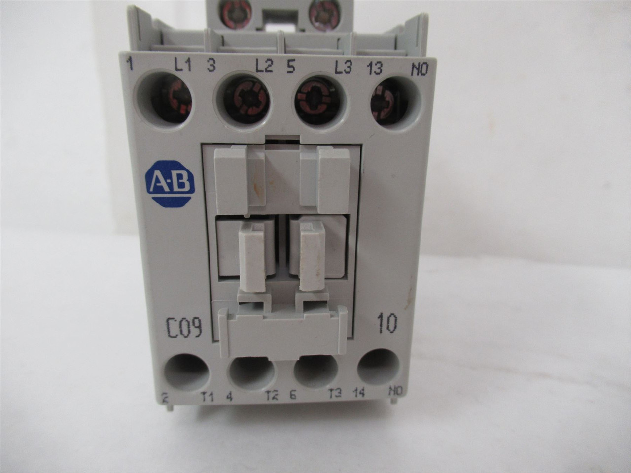 Allen-Bradley 100-C09EJ10; Contactor 9A 3P Coil: 24VDC
