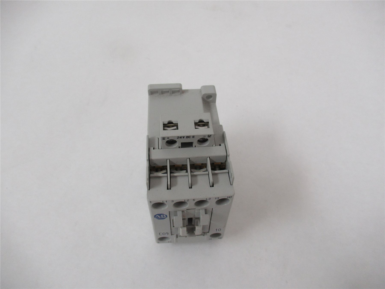 Allen-Bradley 100-C09EJ10; Contactor 9A 3P Coil: 24VDC