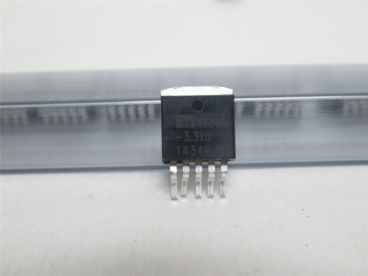 Microchip Tech MIC5209-3.3YU; Lot-40 Linear Voltage Regulator