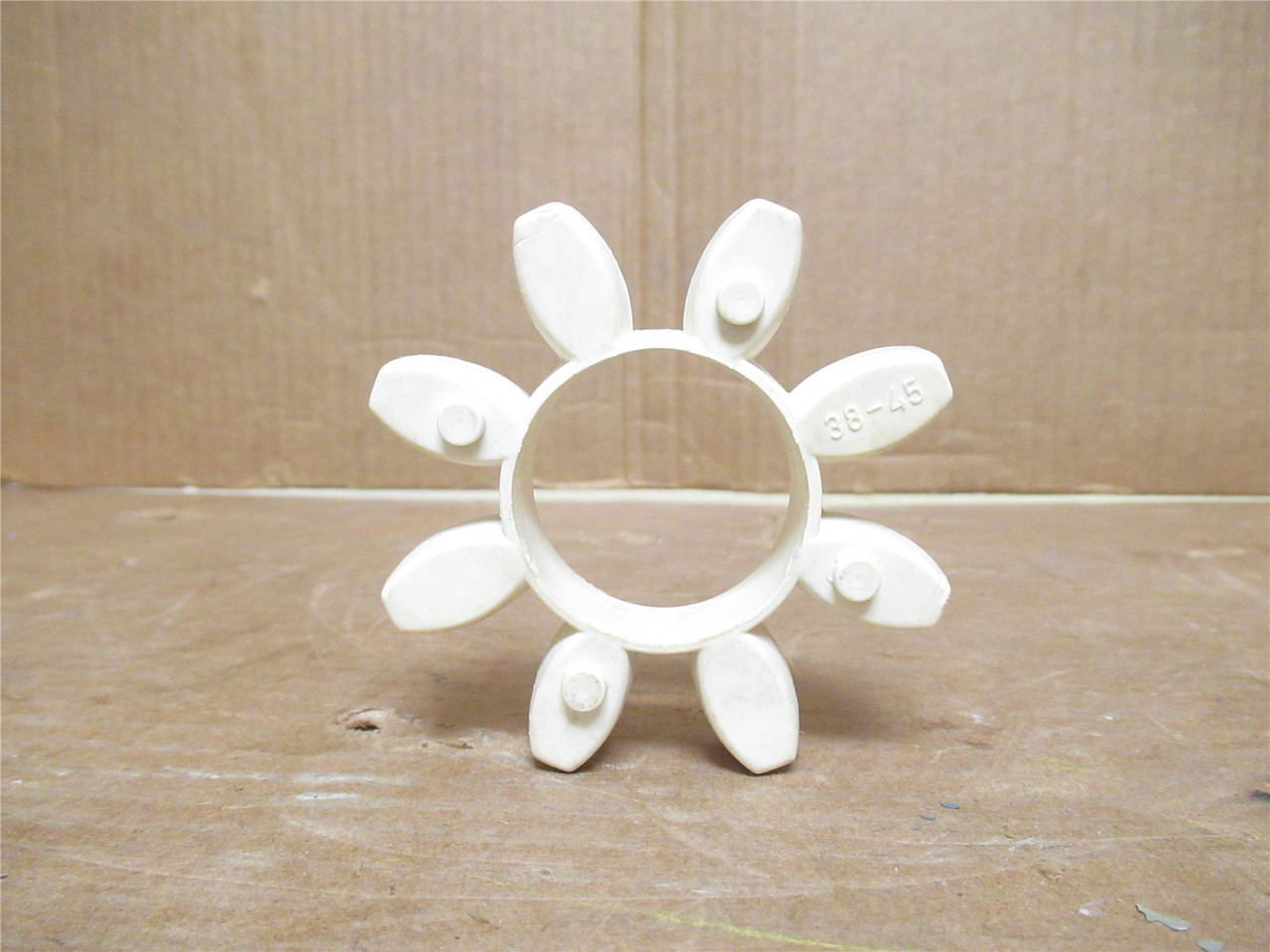 MFG- 38-BK-45-CI-LRG; Jaw Coupler Spider; White