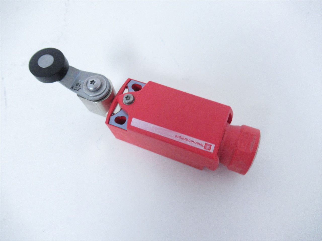 Telemecanique XCSP3918N12; SWITCH SNAP ACT 3PST 1.5A 240V