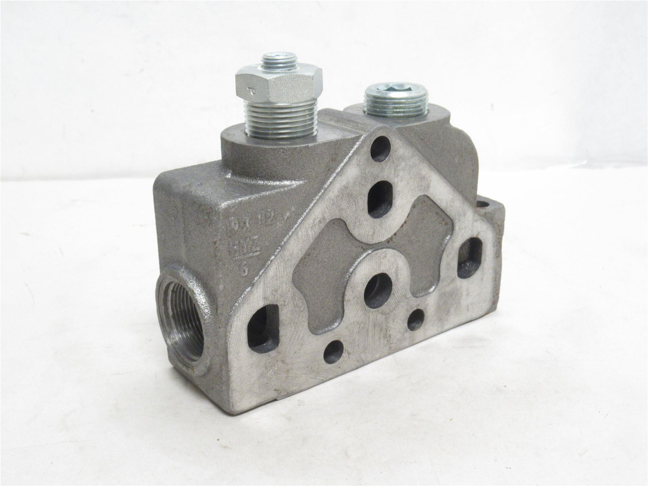 Parker 8650030; Inline Ported Valve Body; 682 20-LC-75