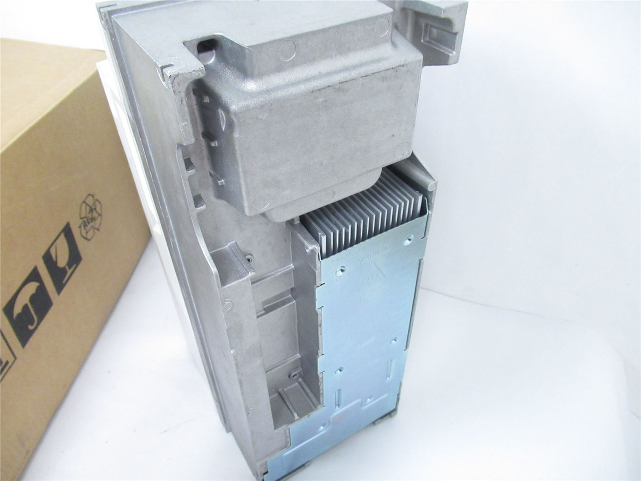 Nidec M200-05400270A10101AB100; AC Drive 20HP IN-480V 29A 3ph