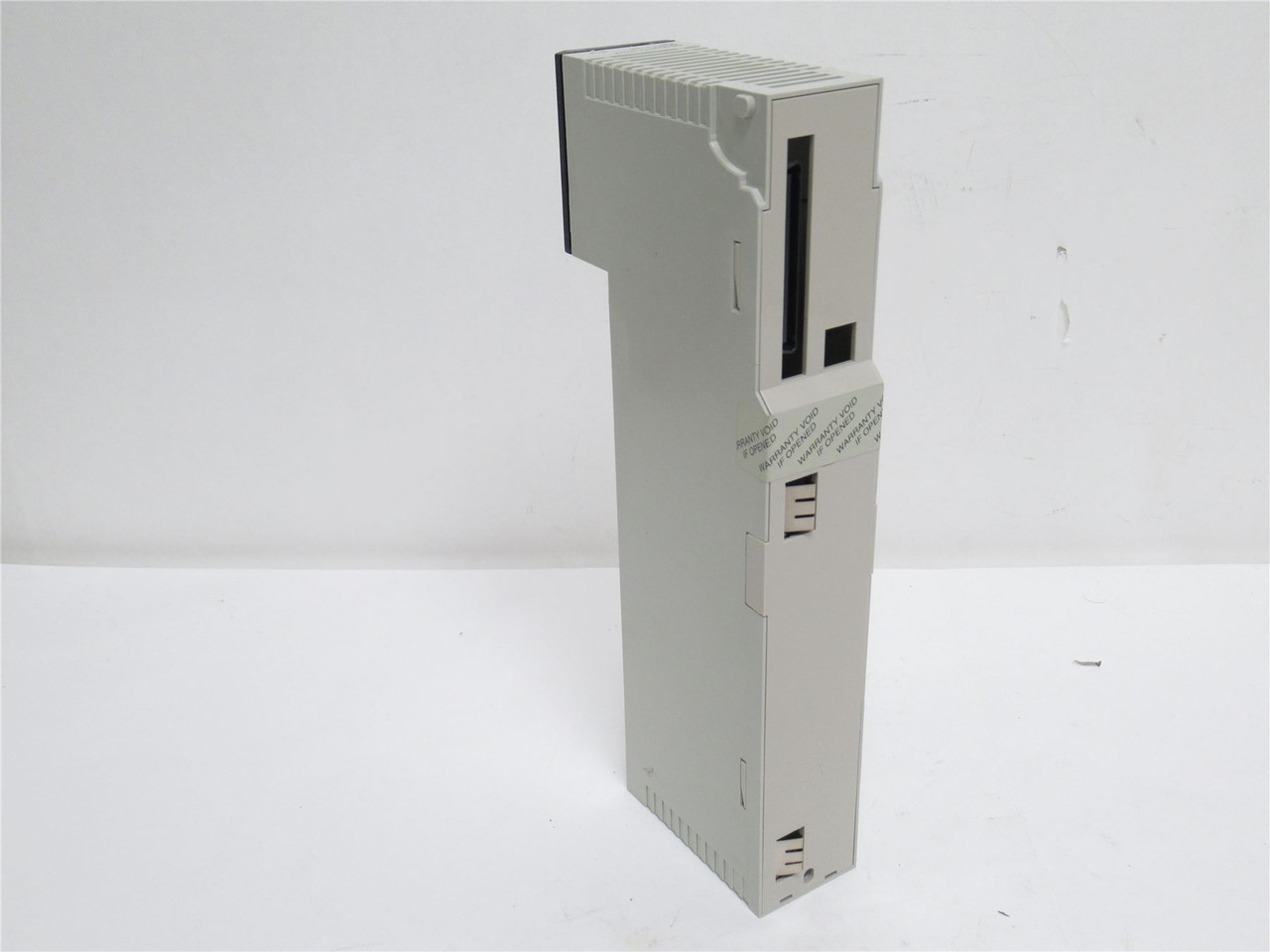 Schneider 140AVO02000; Analog Output Mod; NO TERM STRIP