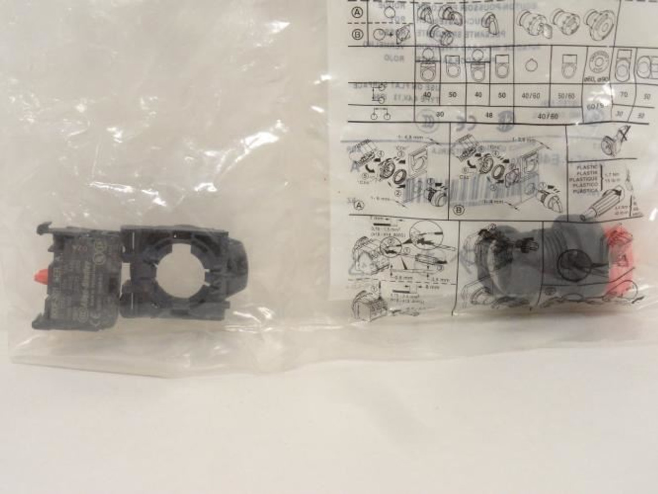 Allen-Bradley 800FP-E402PX01; Extended Push Button; Momentary