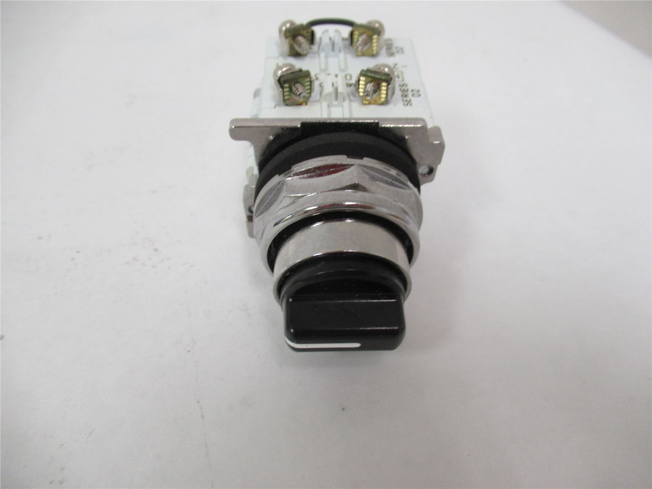 Eaton 10250T22KB; Selector Switch 30.5 mm 1NO Contact