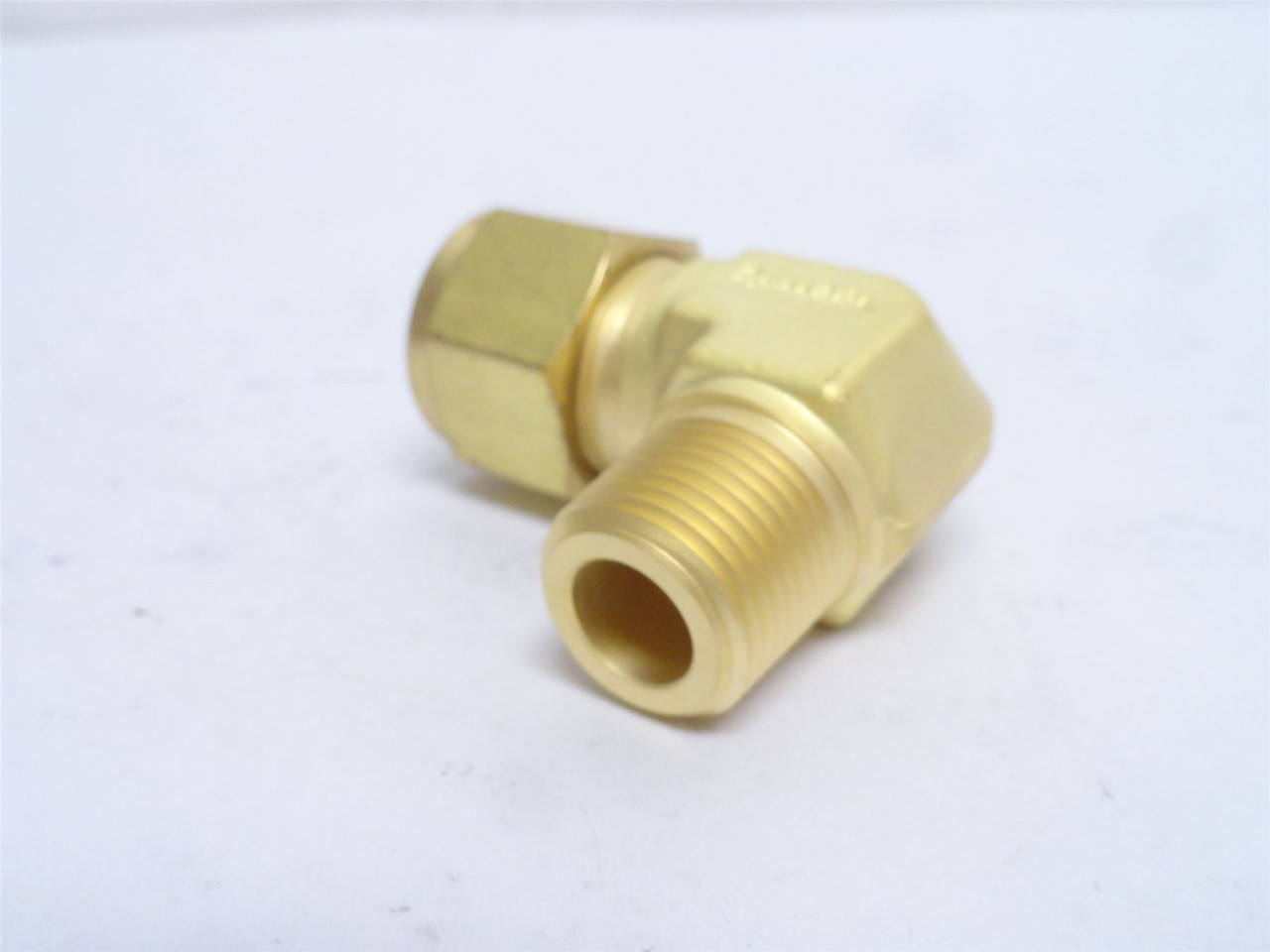 Swagelok B-810-2-6; Elbow Fitting; 90Deg; 1/2" Tube x 1/4NPT