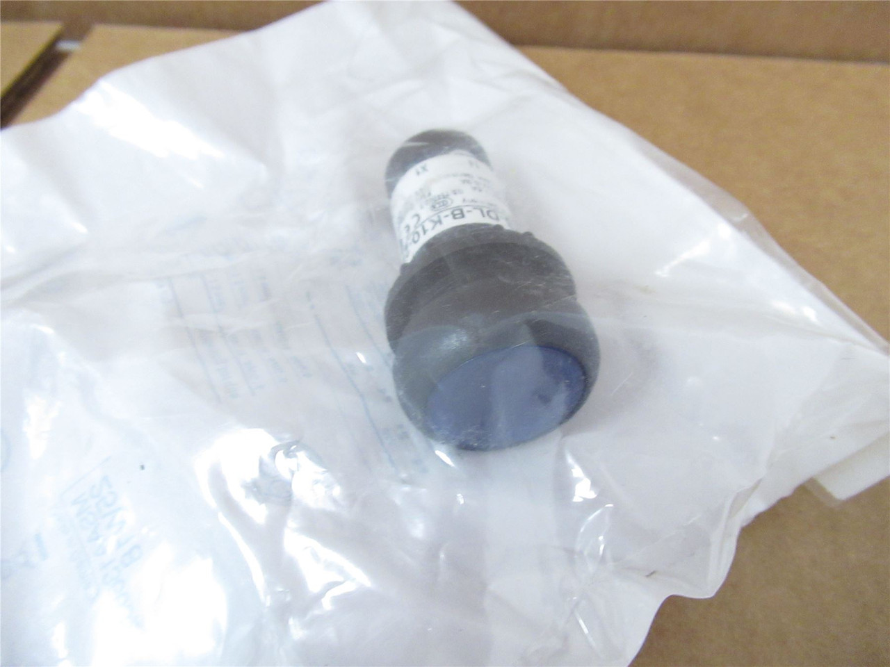 Eaton C22S-DL-B-K10-24; Switch Pushbutton 24VDC 22.5mm 1NO