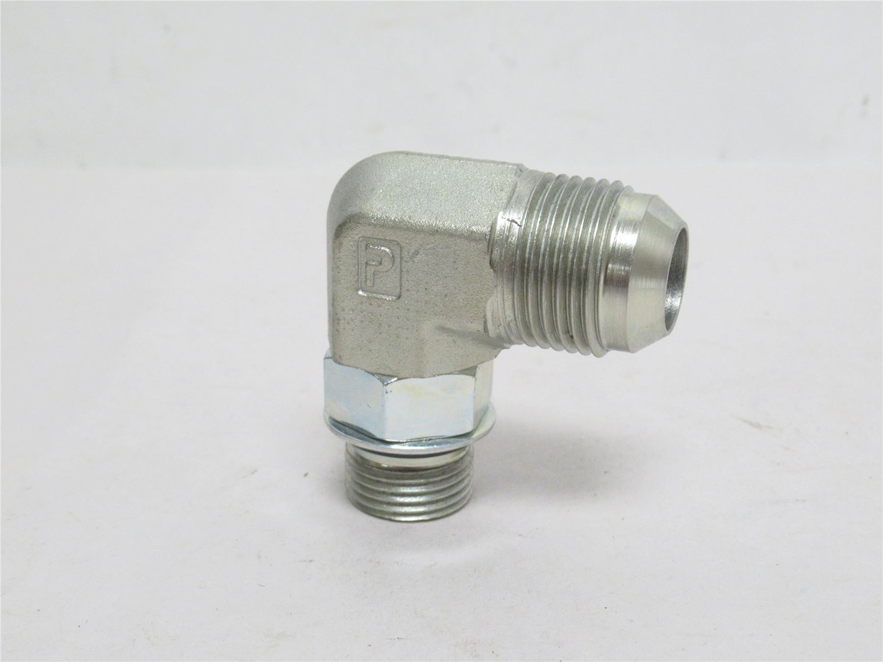 Parker 12-10 C5OX-S; Fitting 90Deg Elbow; 3/4 JIC x 5/8 BOSS Parker 12-10 C5OX-S; Fitting 90Deg Elbow; 3/4 JIC x 5/8 BOSS