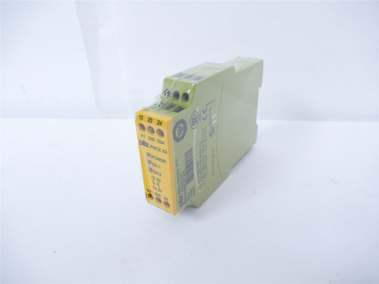 Pilz PN0ZX2; Relay Safety 24VAC/DC  50-60 HZ Factory Sealed
