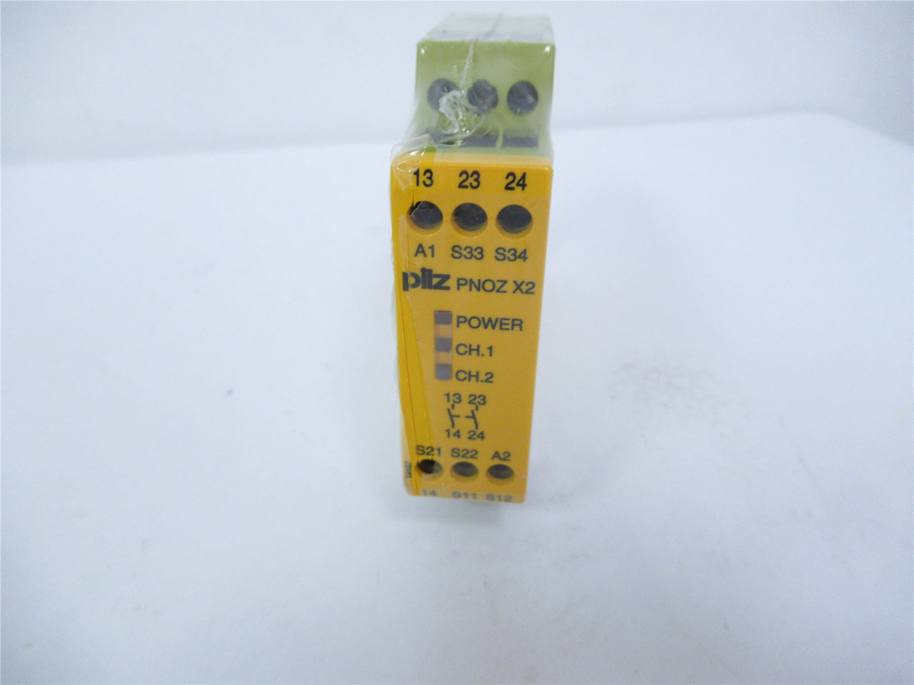 Pilz PN0ZX2; Relay Safety 24VAC/DC  50-60 HZ Factory Sealed
