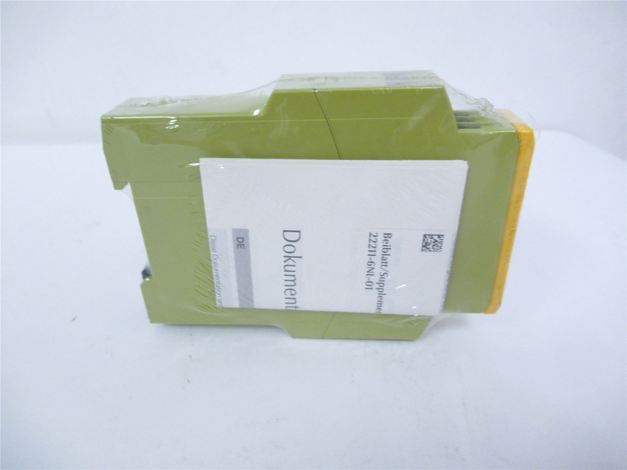 Pilz PN0ZX2; Relay Safety 24VAC/DC  50-60 HZ Factory Sealed