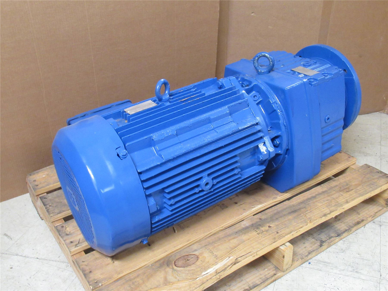 SEW RF107DRN200L4FMDH; AC Gear Motor; 7.86:1 Ratio; 40HP; 230/460V