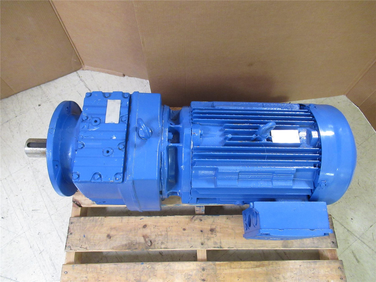 SEW RF107DRN200L4FMDH; AC Gear Motor; 7.86:1 Ratio; 40HP; 230/460V