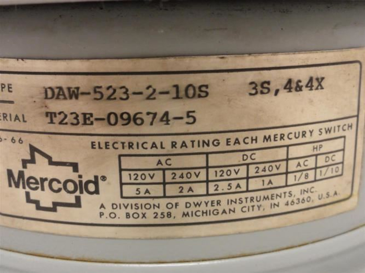 Mercoid DAW-523-2-10S; Pressure Switch 25-600PSI; 1/2 NPT