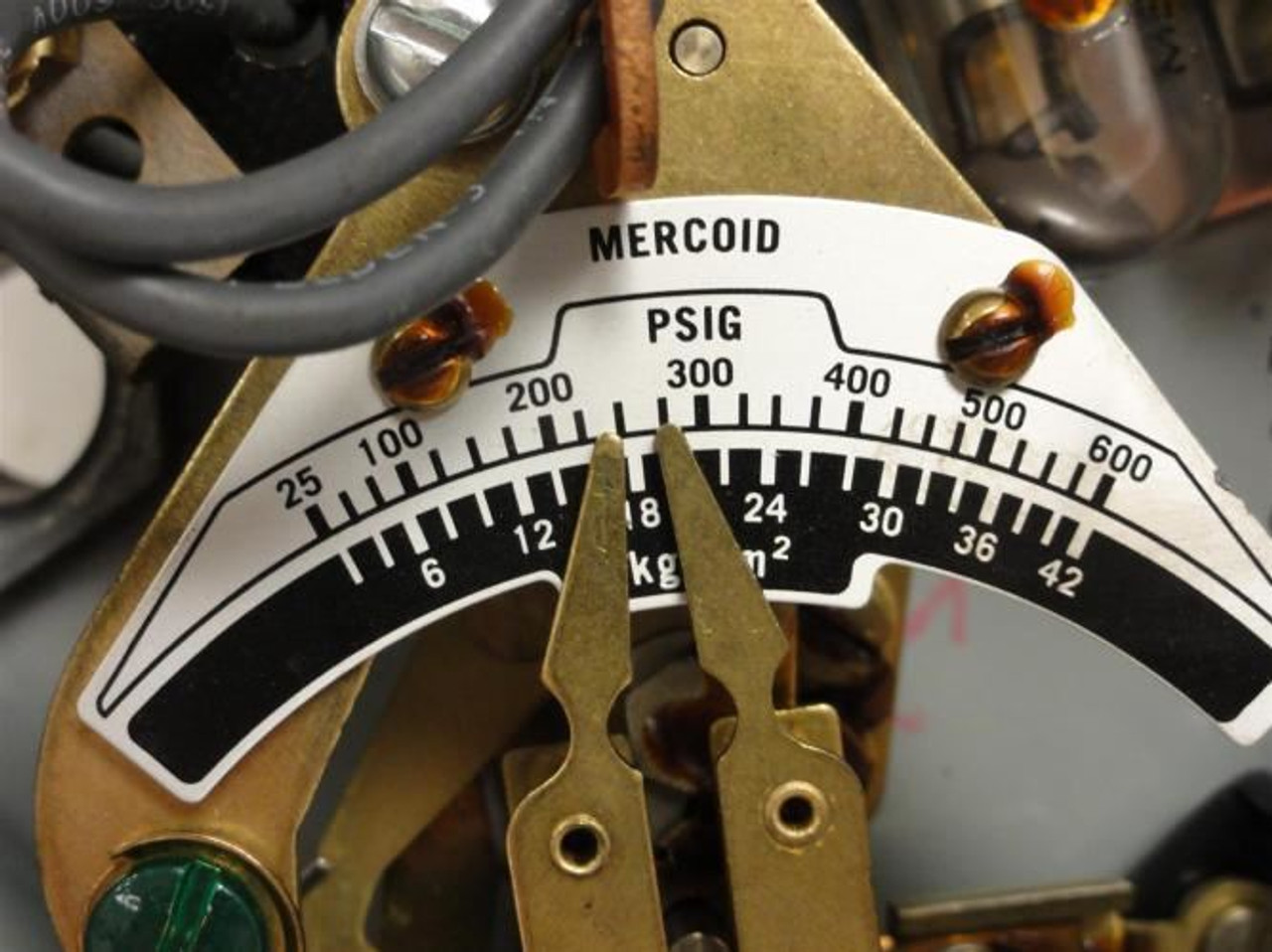 Mercoid DAW-523-2-10S; Pressure Switch 25-600PSI; 1/2 NPT