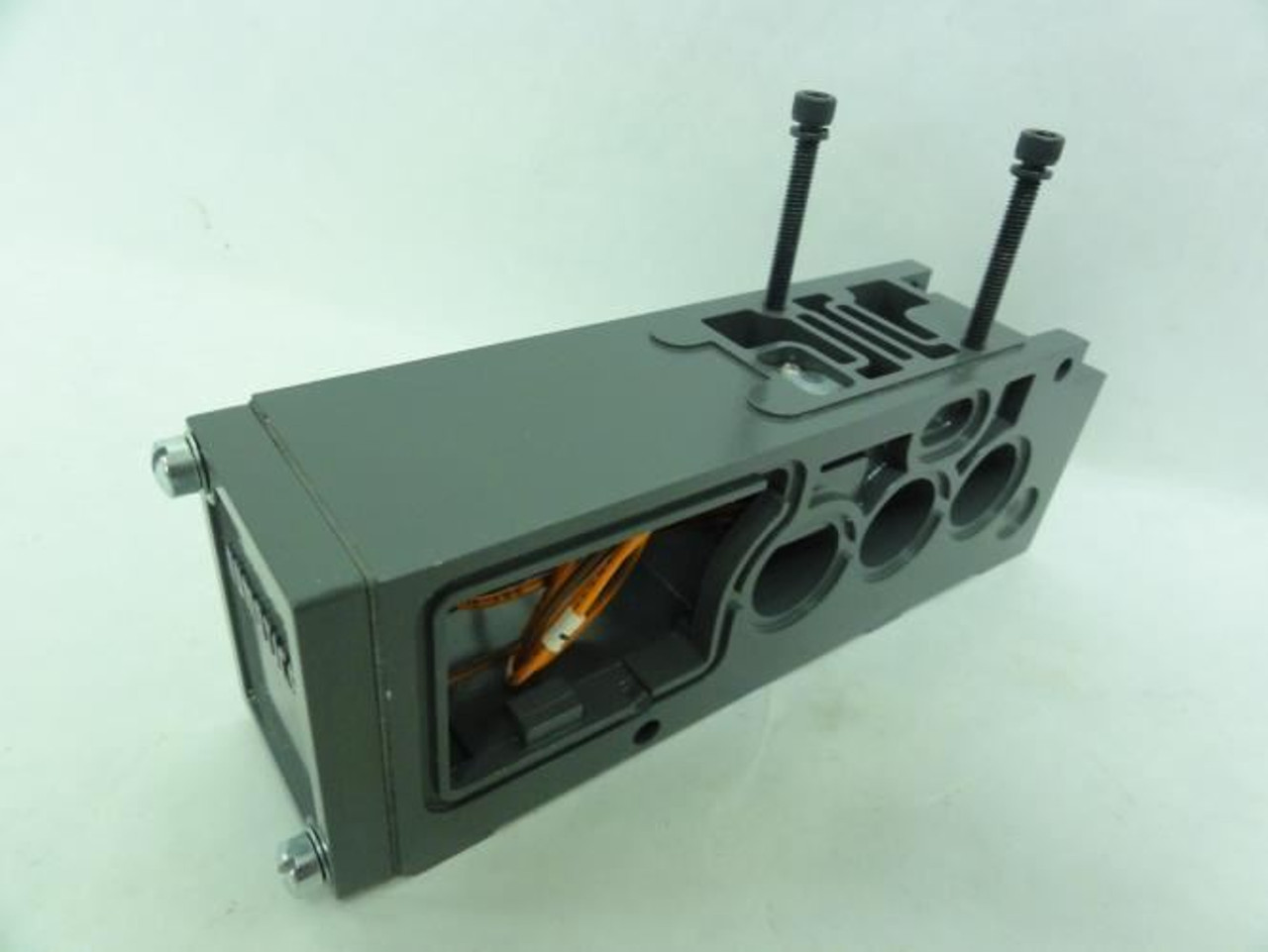 Numatics HH-5; Pneumatic Valve Manifold; 5 Pin Connector