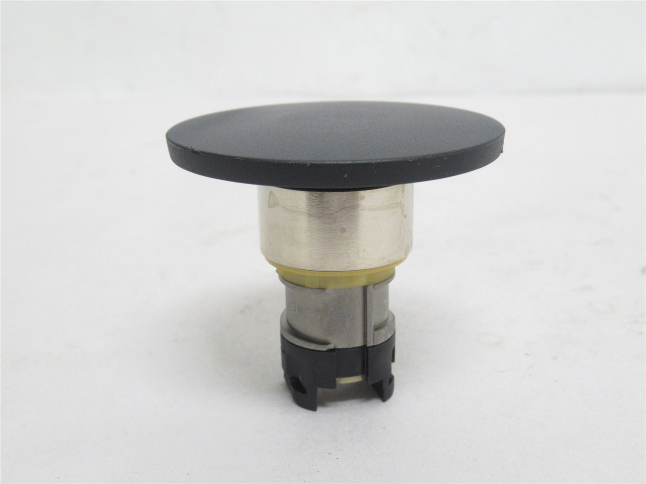 Siemens 3SB35001QA11; Mushroom Head Push Button; 22mm; IP67