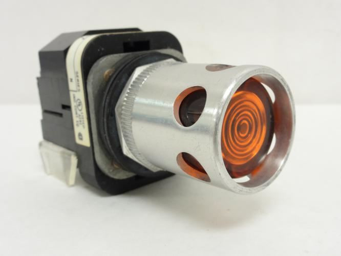Allen-Bradley 800T-PA16A; Momentary Contact Push Button; Amber