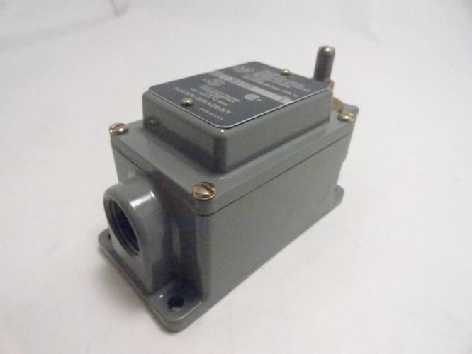 Allen-Bradley 802T-R3TD; Time Delay Limit Switch; 120V 3 Amp