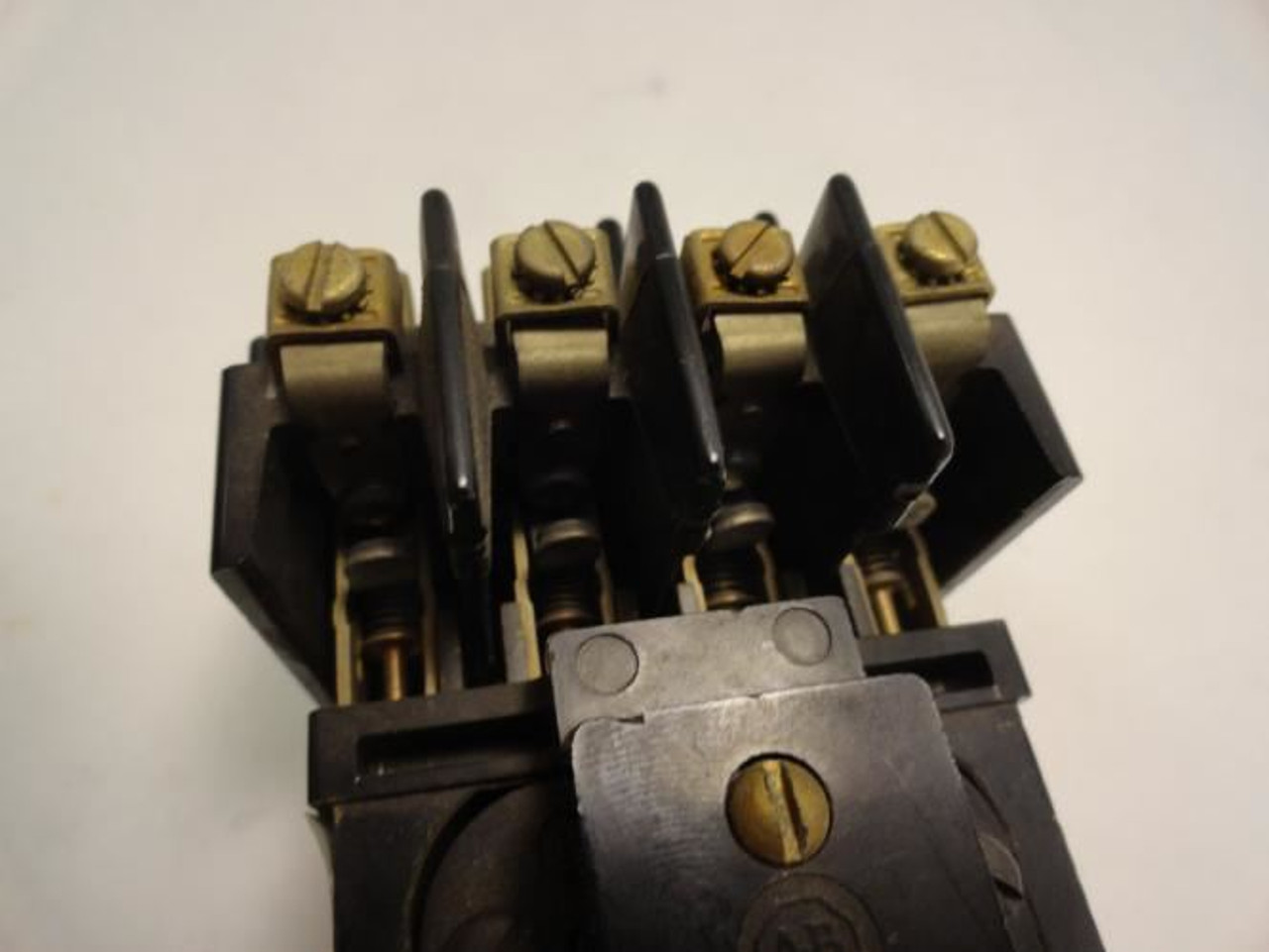 Allen-Bradley 700-BR400A1; AC Relay 10Amp 4 P 110/120VAC Coil Allen-Bradley 700-BR400A1; AC Relay 10Amp 4 P 110/120VAC Coil