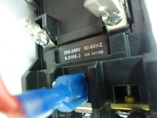 Eaton B25CNC25B; Starter 25A; 600VAC; 2P; Coil: 240VAC