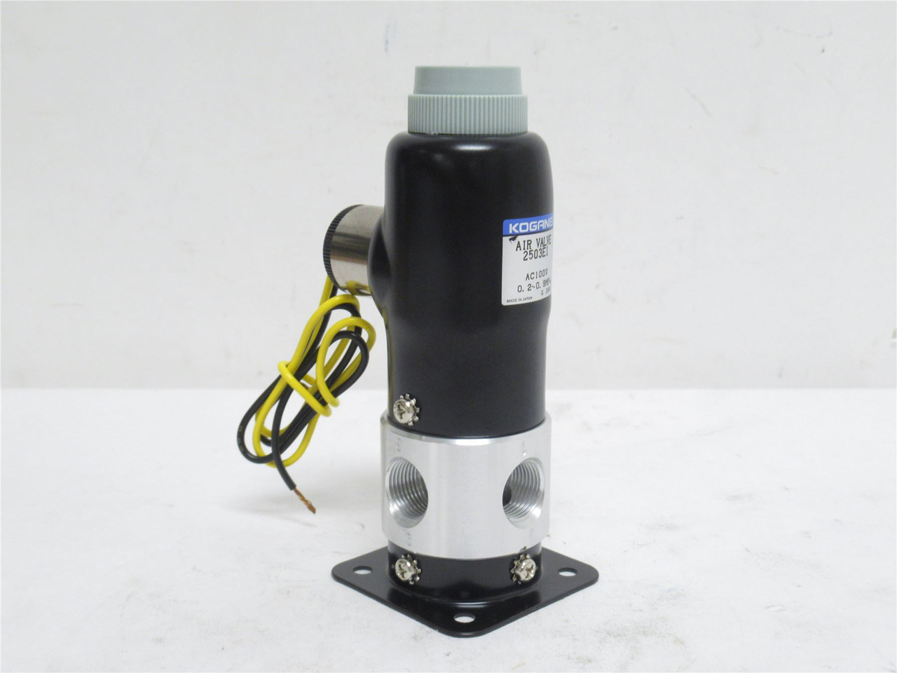 KOGANEI 25030; Directional Air Valve; 3/8NPT; 0.9MPa; AC100V