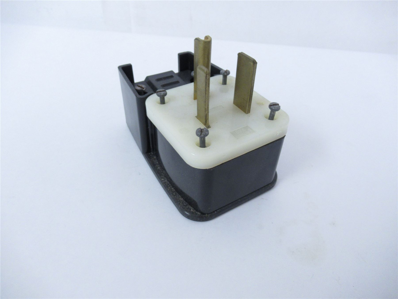 Levitron 9650-P; Plug;2PO; 3WI; 6-50P 50A250V