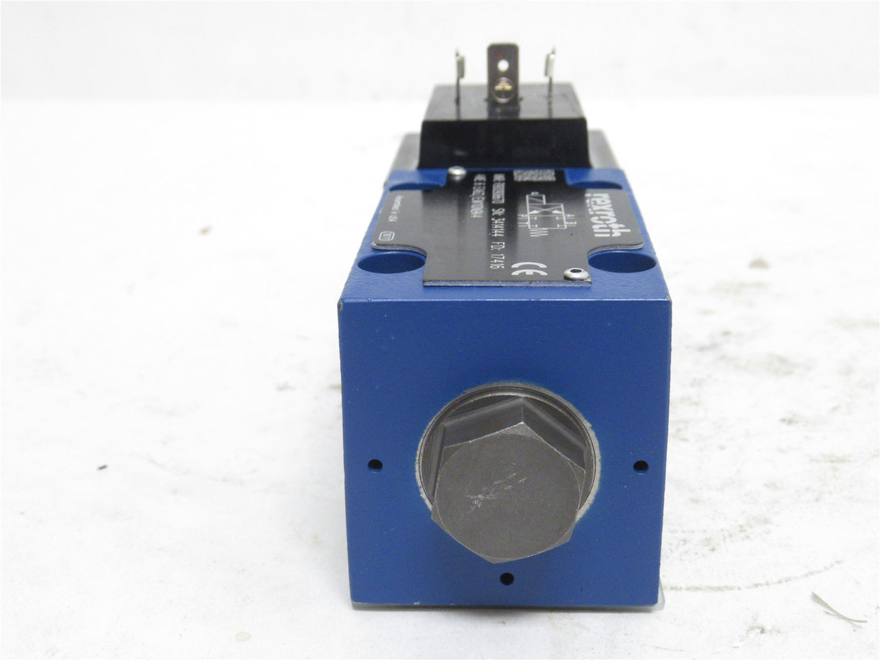 Rexroth R900906670; Directional Spool Valve; 110/120VAC