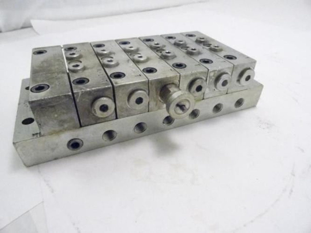 Lincoln ML-7; Valve; 2(ML-5T); 1(ML-10T); 1(ML-30T) ML-15T ML-10T