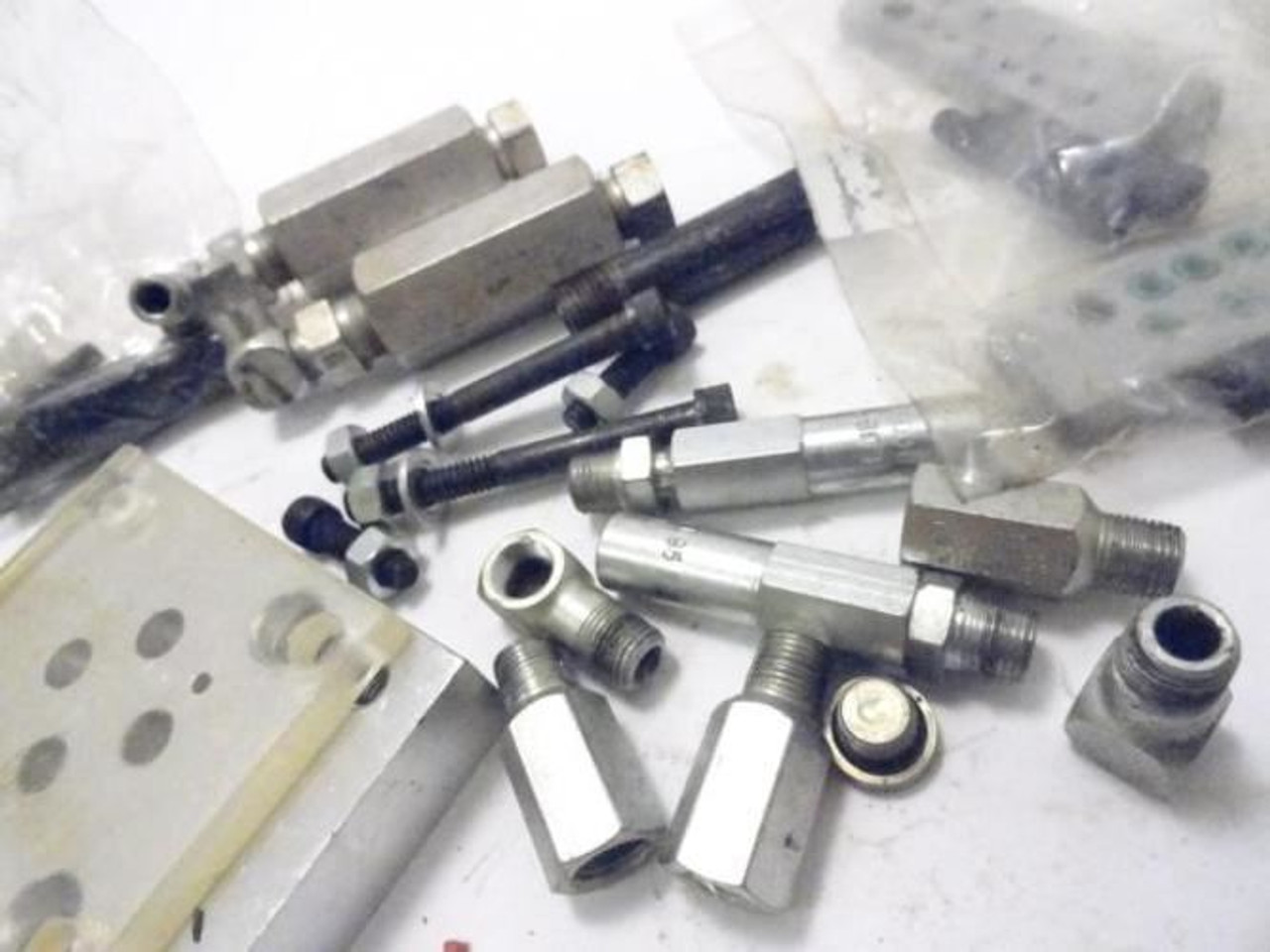 Lubriquip MDL-Unkn92307; Lot- Lubriquip Valve Parts; 2(463-001-524)