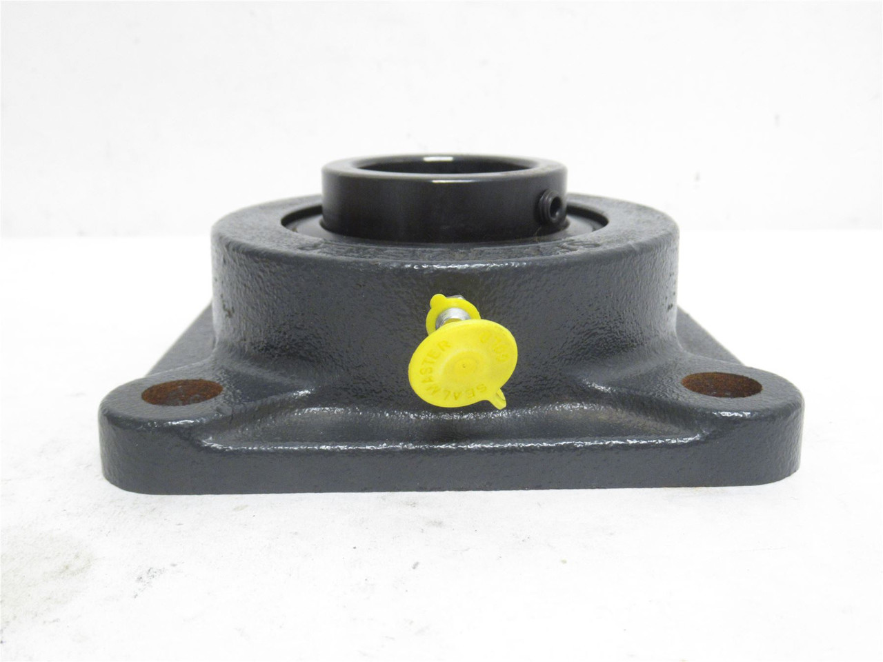 Sealmaster SF-27; Flange Bearing; 1-11/16"ID; 4-Bolt Sealmaster SF-27; Flange Bearing; 1-11/16"ID; 4-Bolt