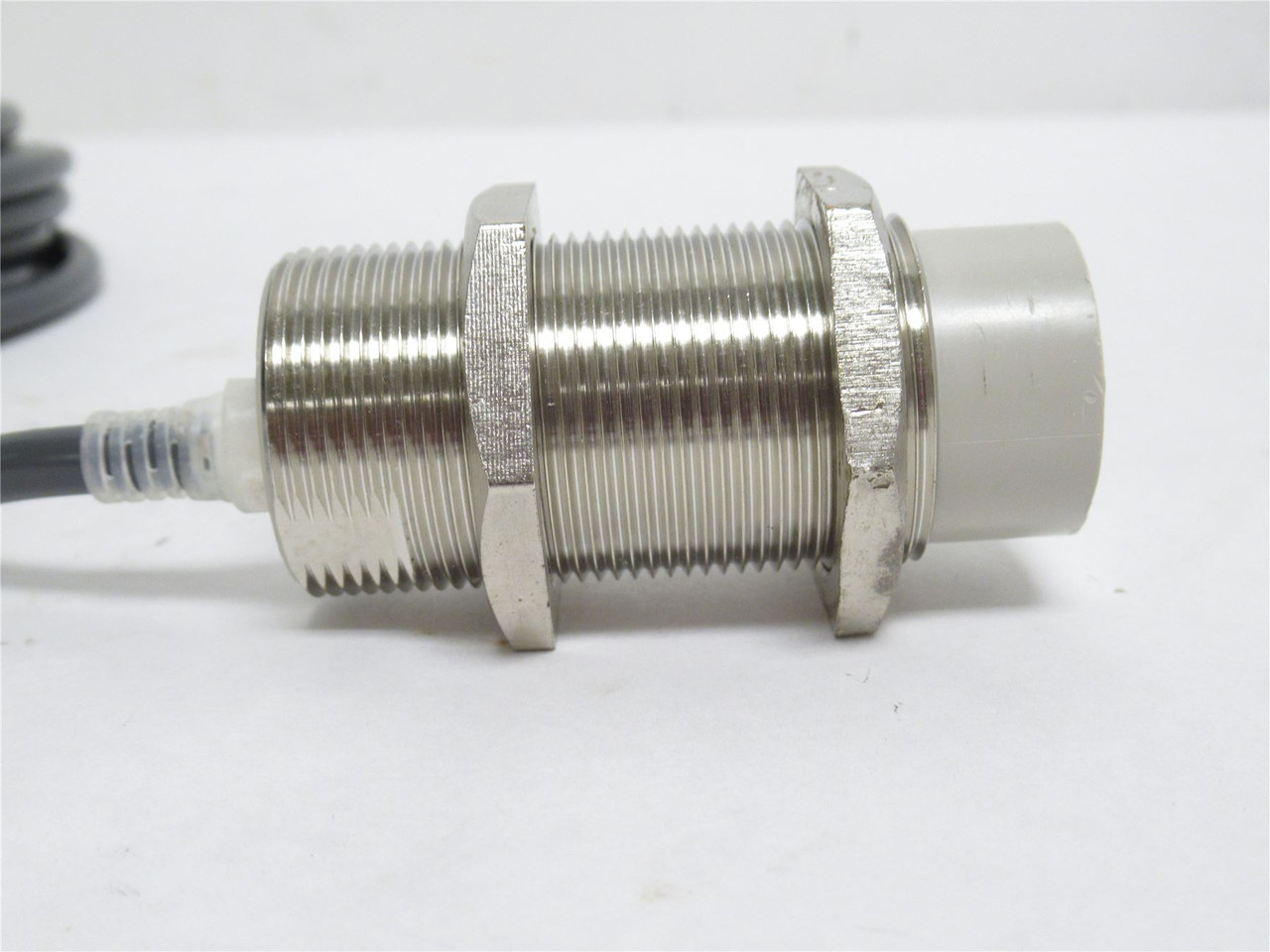 Omron E2E2-X18MB1; Proximity Sensor; 10-55VDC; IP67