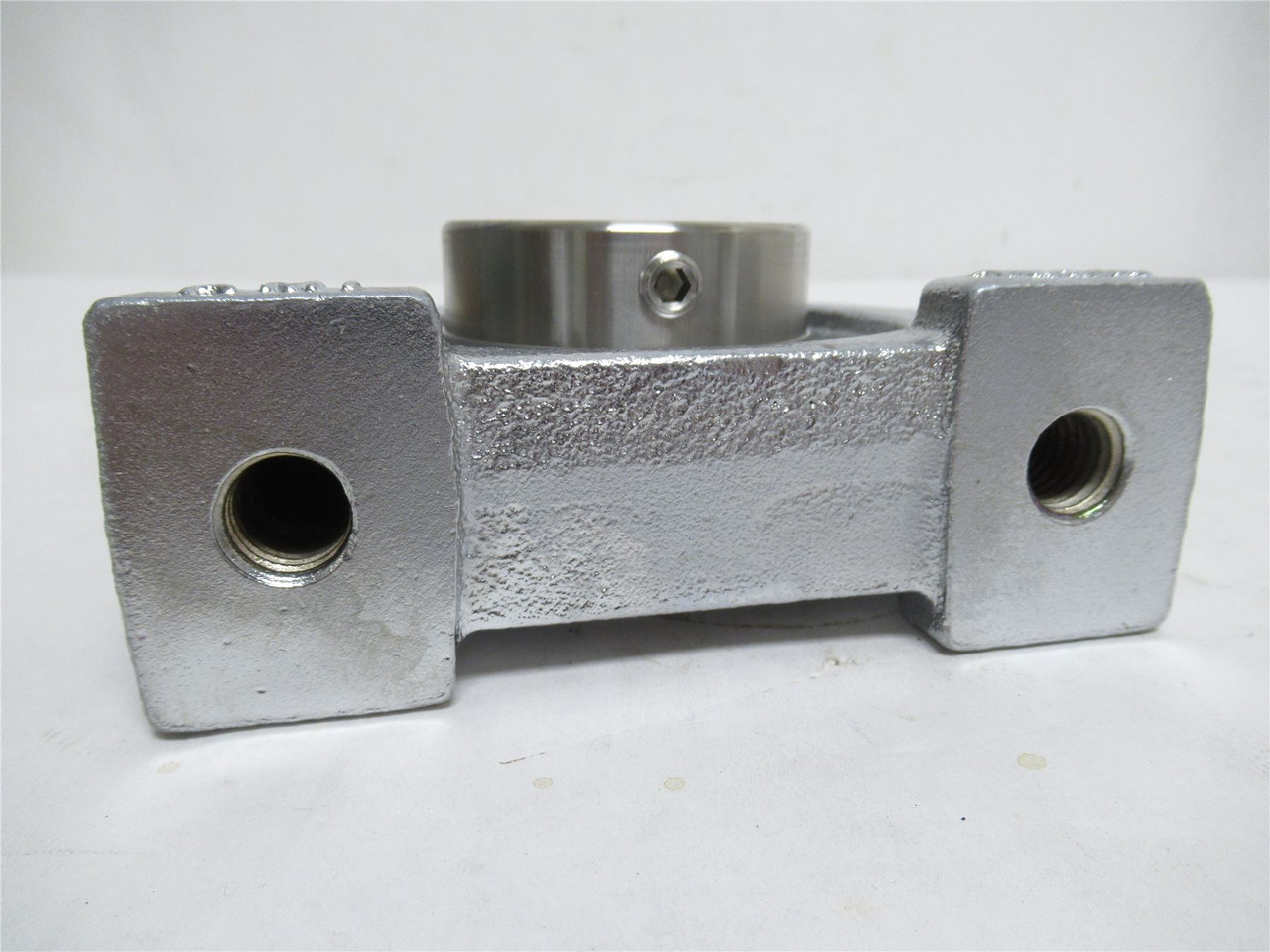 AMI MUCTB210-32NP; Pillow Block Bearing; 2"ID; Tapped Base AMI MUCTB210-32NP; Pillow Block Bearing; 2"ID; Tapped Base