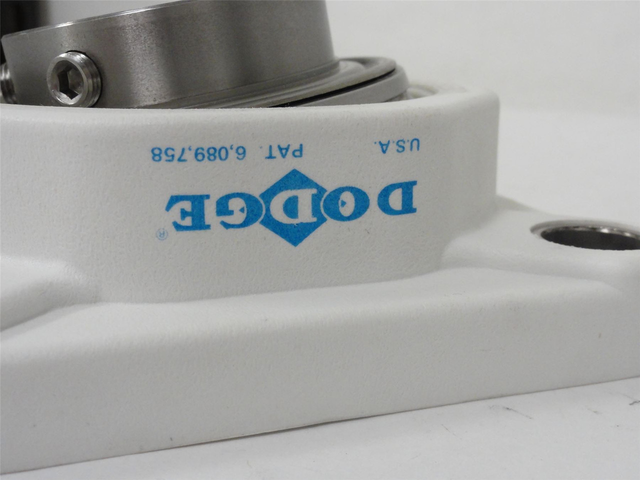 Dodge 136988; Flange Mount Ball Bearing; F4BSCEZ200PSS; 2" ID Dodge 136988; Flange Mount Ball Bearing; F4BSCEZ200PSS; 2" ID
