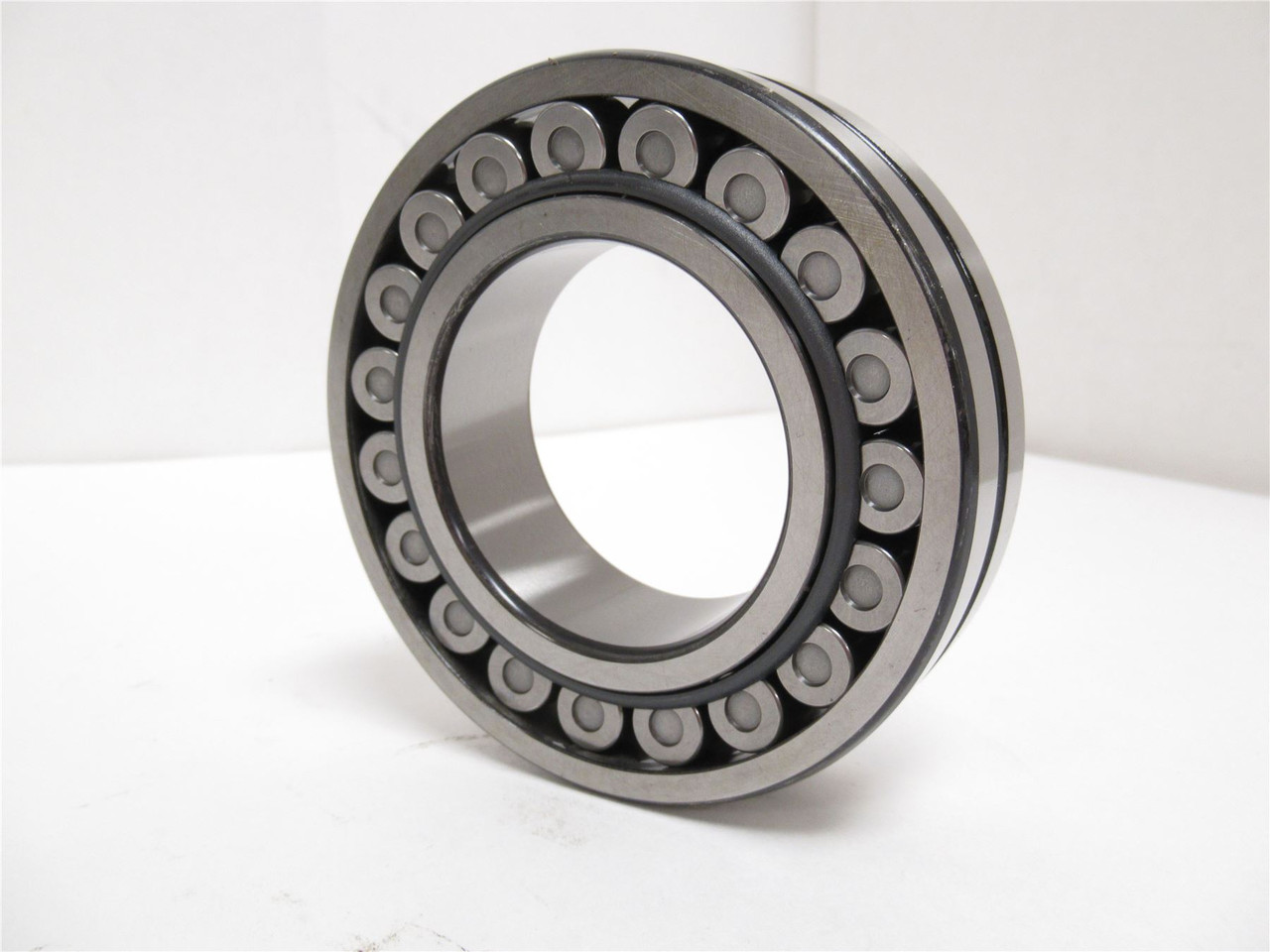 NSK 22212EAE4C3; Spherical Roller Bearing; 60mmID x 110mmOD NSK 22212EAE4C3; Spherical Roller Bearing; 60mmID x 110mmOD