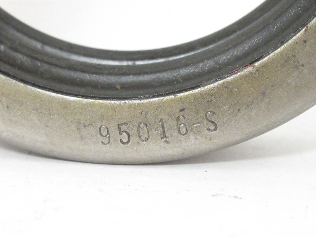 National 95016-S; Box-2 Oil Seals; 4.250"OD; 0.980"W