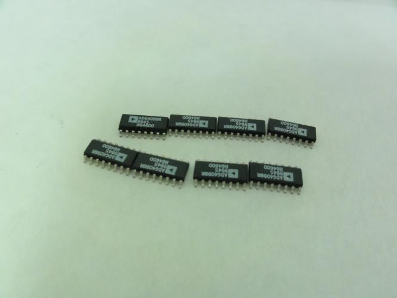 Analog Devices ADG409BR; Lot-8 Analog Multiplexers; 15V