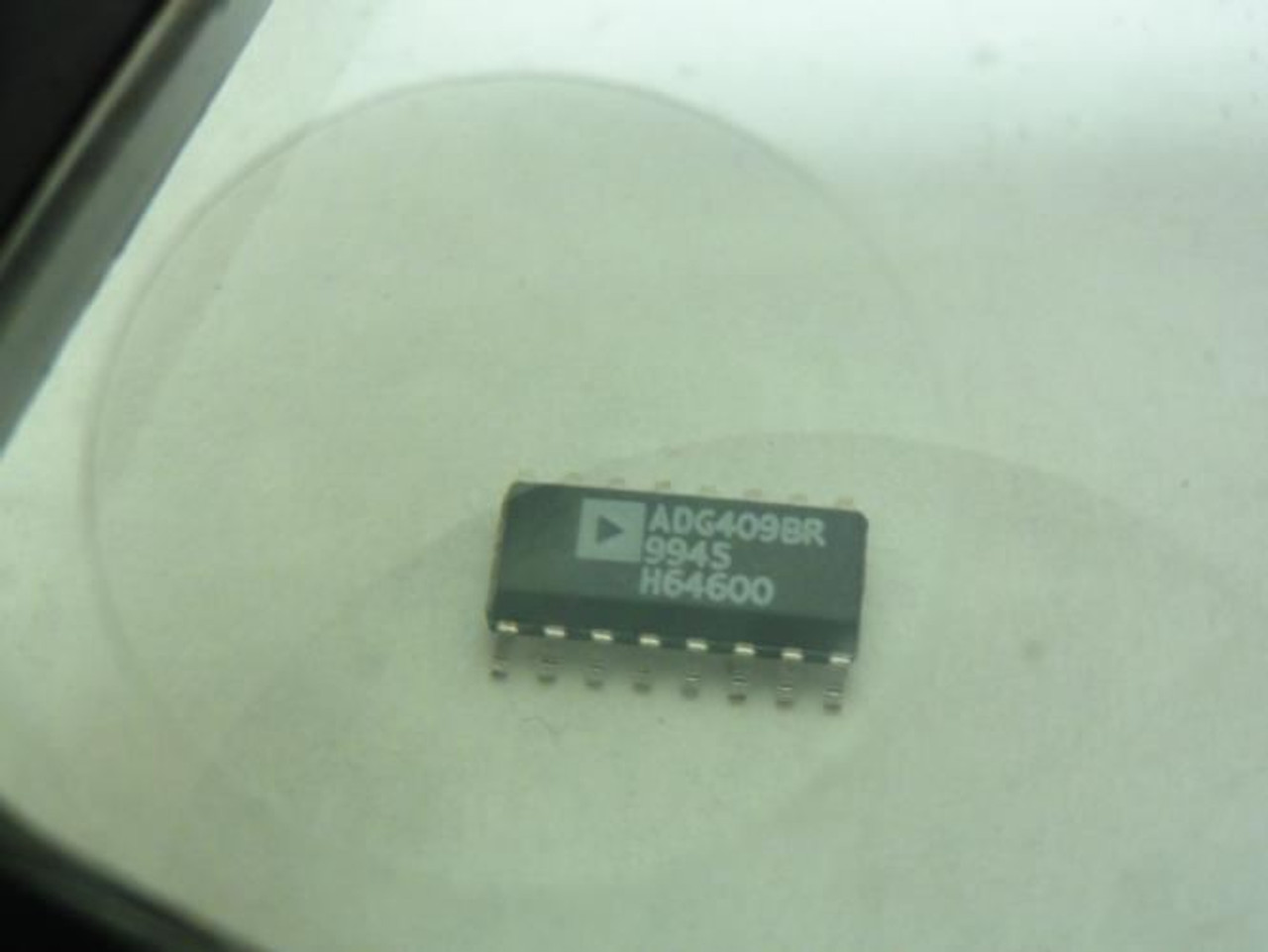 Analog Devices ADG409BR; Lot-8 Analog Multiplexers; 15V