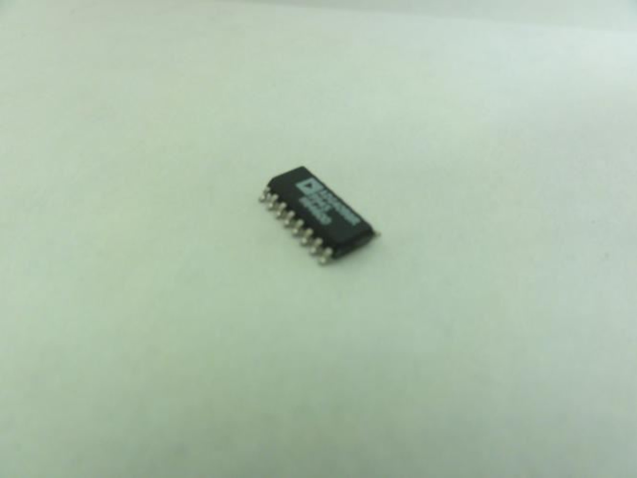 Analog Devices ADG409BR; Lot-8 Analog Multiplexers; 15V