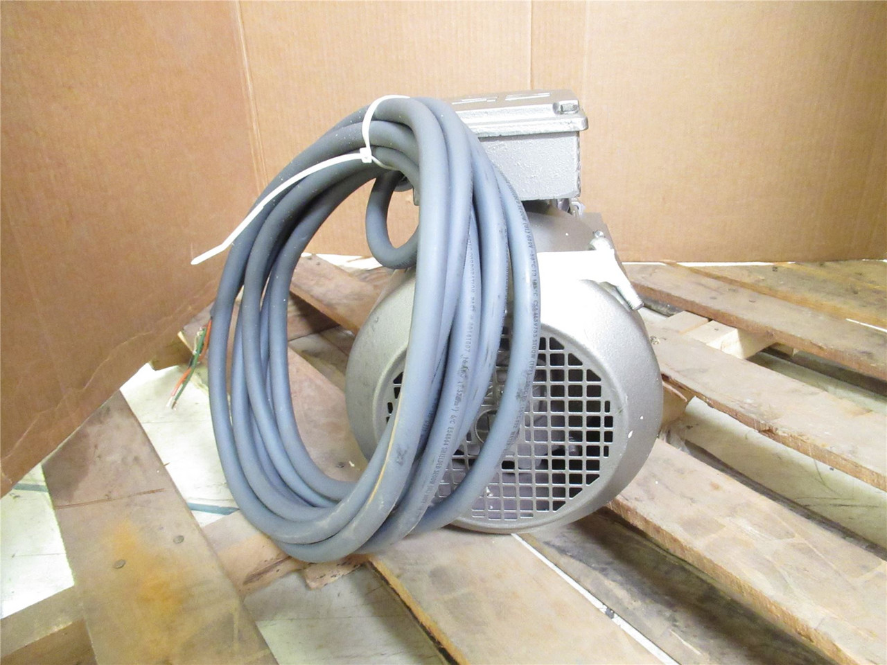 SEW DFT90L4BMC2HRU; AC Gearmotor; 8.64:1 Ratio; 2HP; 200/346V